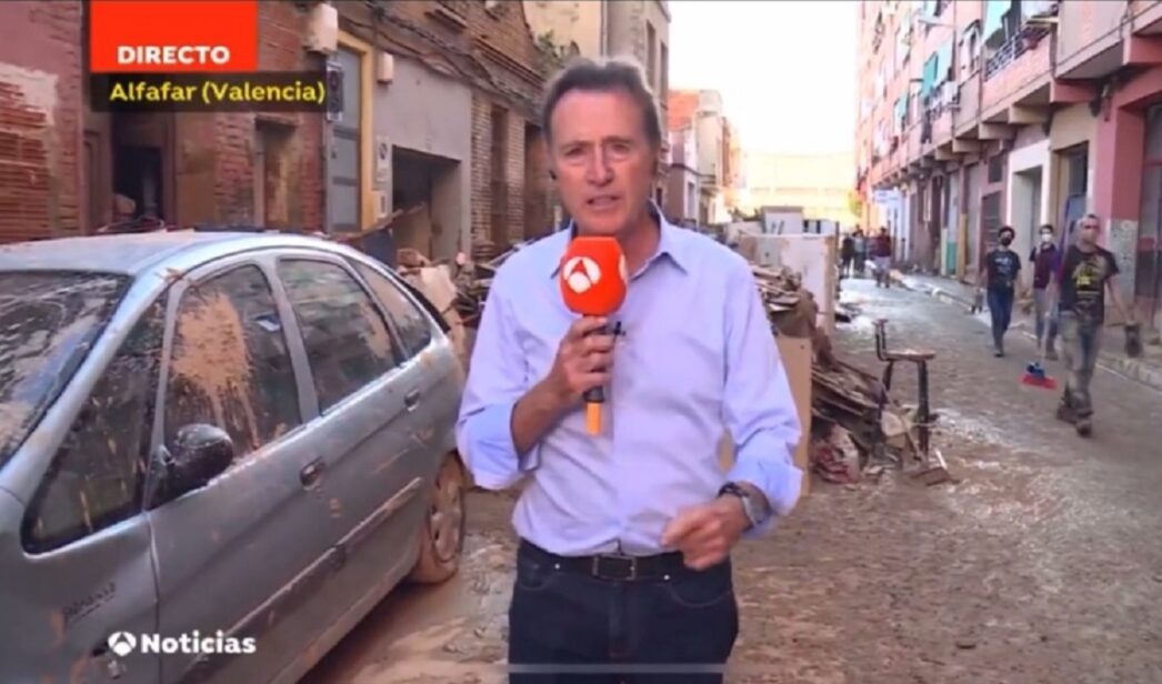 Matías Prats presenta 'Antena 3 Noticias' desde Valencia.