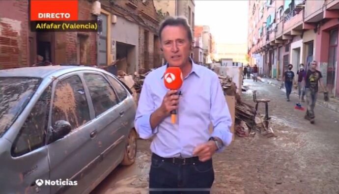 Matías Prats presenta 'Antena 3 Noticias' desde Valencia.