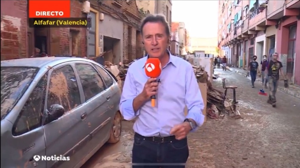 Matías Prats presenta 'Antena 3 Noticias' desde Valencia.