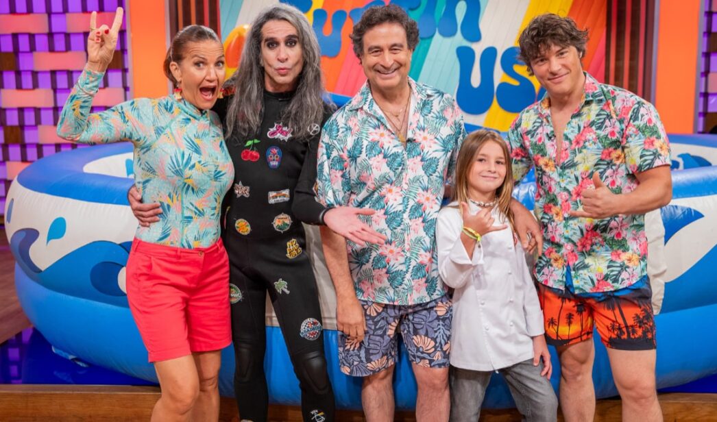 El jurado de 'MasterChef Junior' junto a Mario Vaquerizo y un ex-concursante.