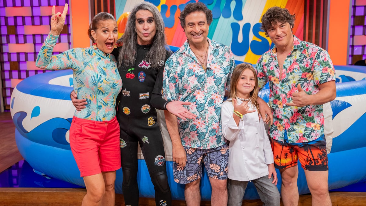 El jurado de 'MasterChef Junior' junto a Mario Vaquerizo y un ex-concursante.