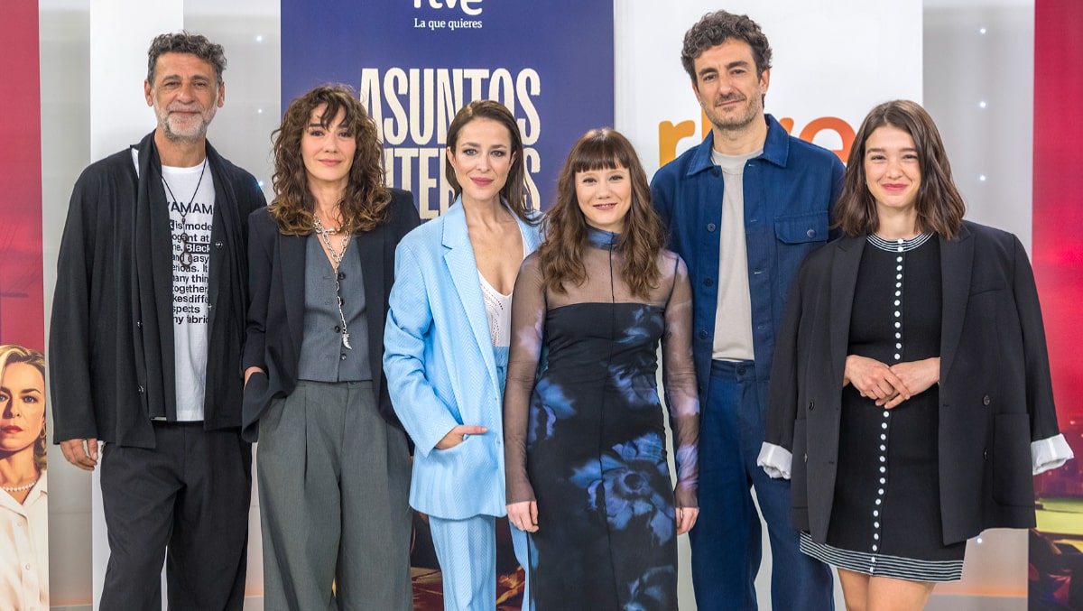 Protagonistas de 'Asuntos internos' en la presentación.