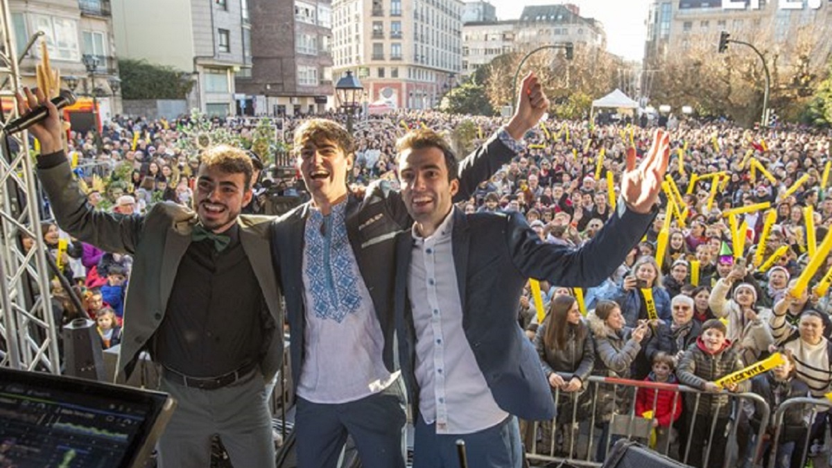 Los Mozos de Arousa dan las Campanadas en Vilagarcía de Arousa.