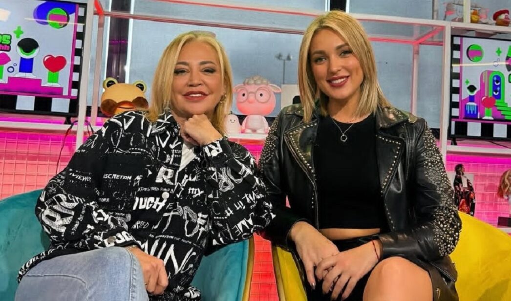 Belén Esteban y Marta Riesco en 'Ni que fuéramos'.