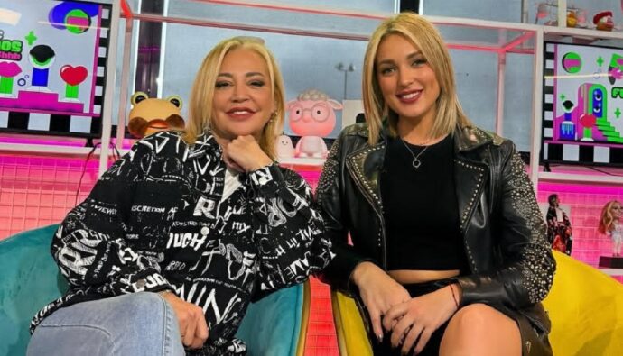 Belén Esteban y Marta Riesco en 'Ni que fuéramos'.