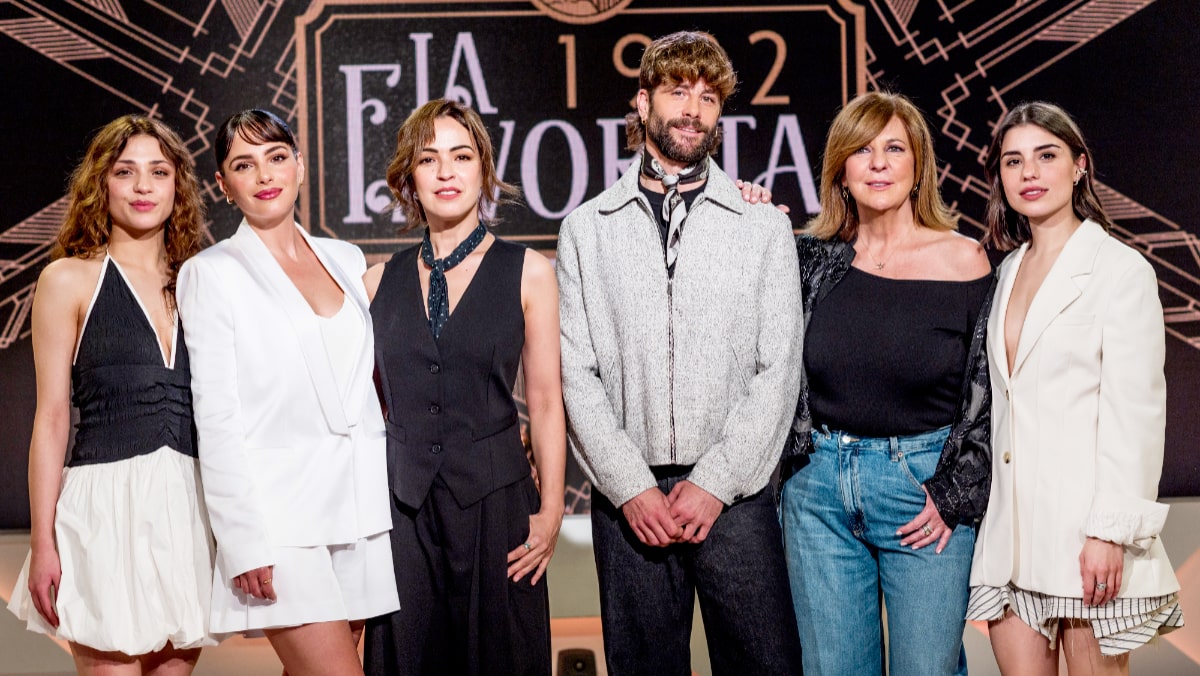 Los protagonistas de 'La Favorita 1922' en la presentación.