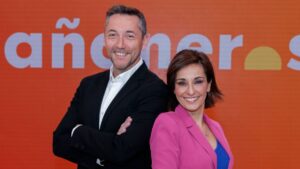 Javier Ruiz y Adela González, presentadores de 'Mañaneros'.