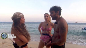 Manuel González junto a su hermana y su pareja en 'Supervivientes'