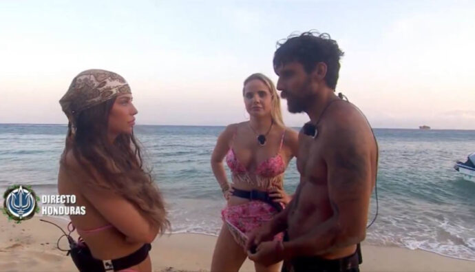 Manuel González junto a su hermana y su pareja en 'Supervivientes'