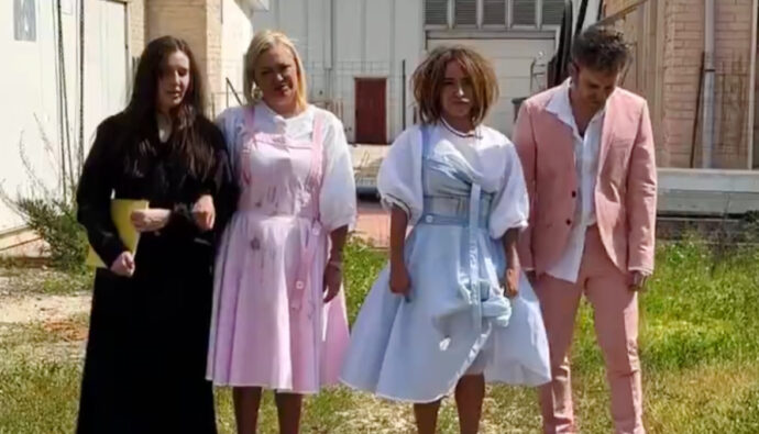 Los presentadores de 'La familia de la tele'