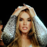 Melody en el video oficial de 'Esa diva'