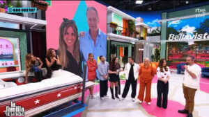 'La Familia de la Tele' afronta su drama en directo