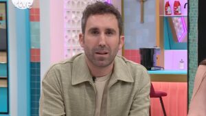 Aitor Albizua en 'La familia de la tele'.
