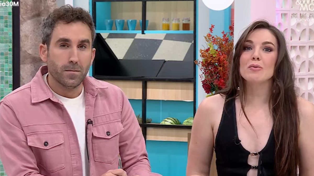 Aitor Albizua e Inés Hernand en 'La familia de la tele'.