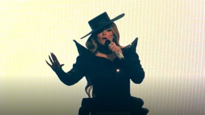 Melody en la gran final de Eurovisión 2025.