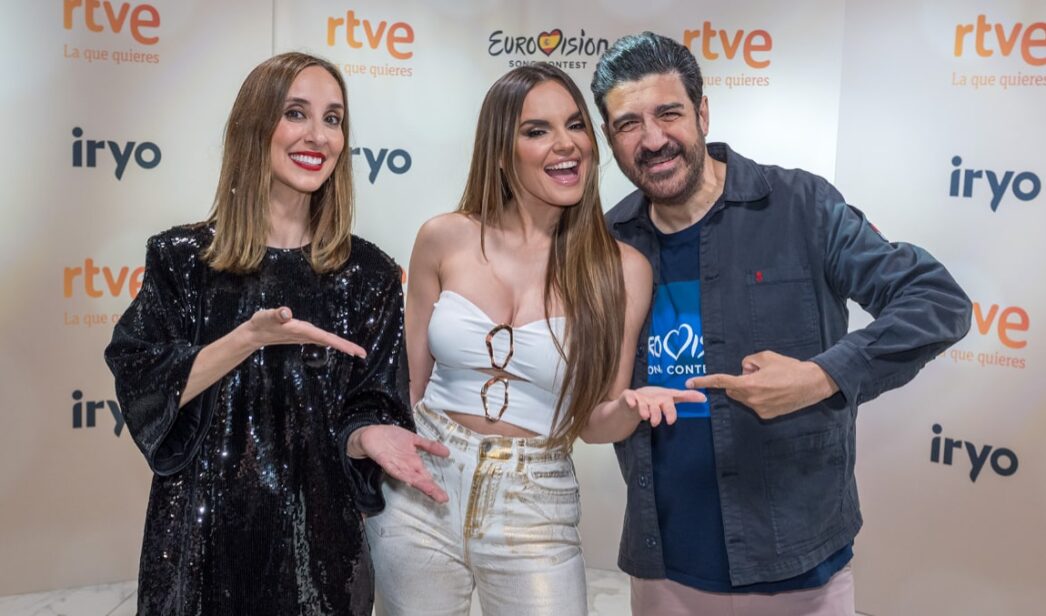 Julia Varela, Melody y Tony Aguilar.