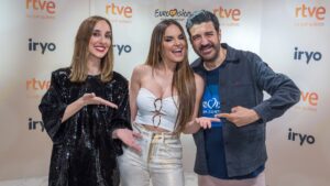 Julia Varela, Melody y Tony Aguilar.