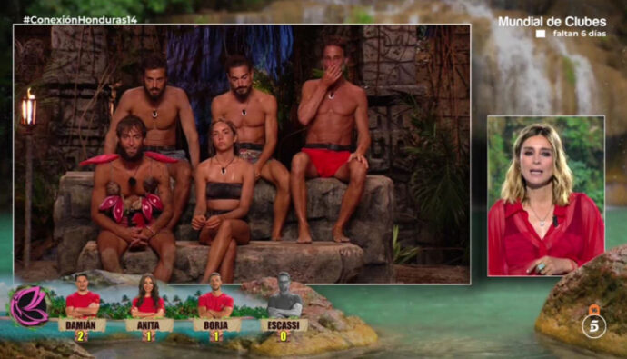 Sandra Barneda junto a los concursantes de 'Supervivientes'