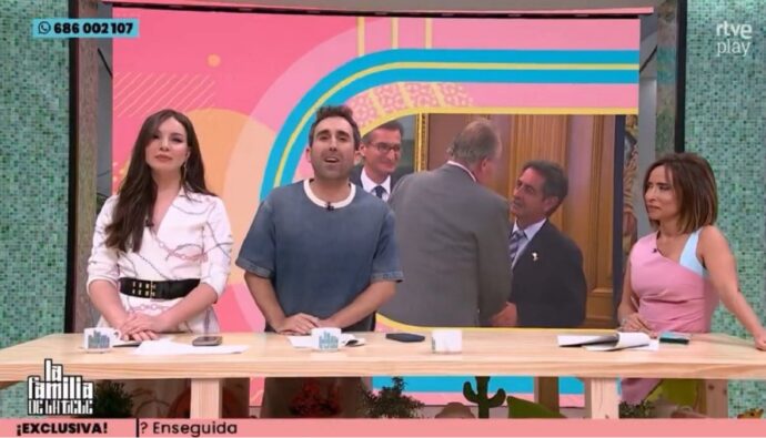 María Patiño, Inés Hernand y Aitor Albizua en 'La familia de la tele'.