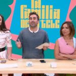 Inés Hernand, Aitor Albizua y María Patiño en 'La familia de la tele'.