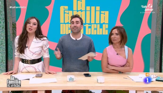Inés Hernand, Aitor Albizua y María Patiño en 'La familia de la tele'.