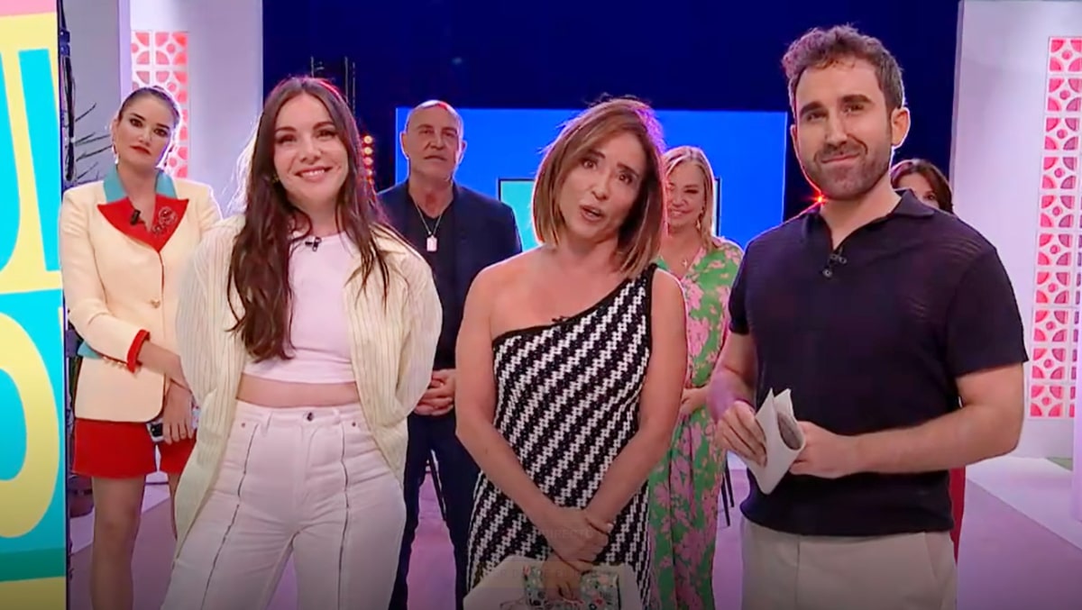 Inés Hernand, María Patiño y Aitor Albizua en 'La familia de la tele'.