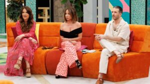 Laura Fa, María Patiño y Raúl Rodríguez en 'La familia de la tele'.