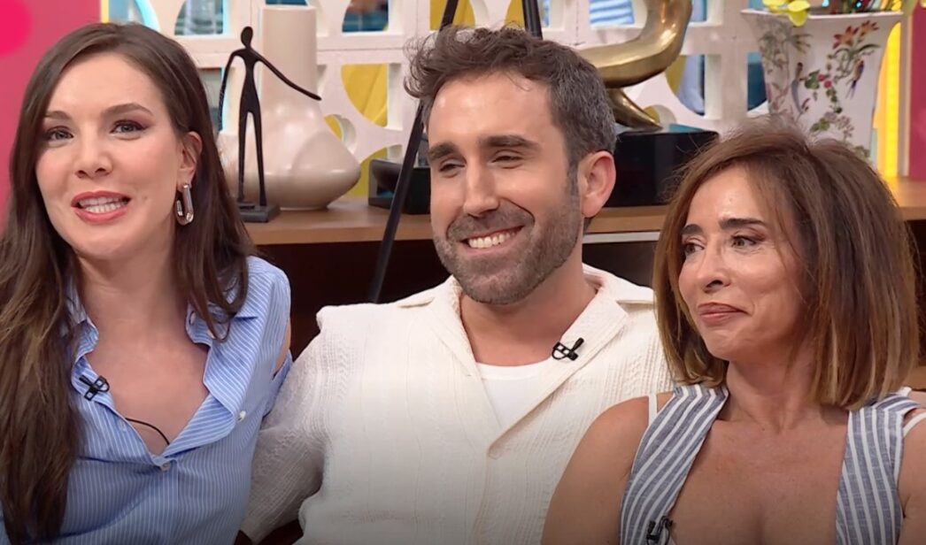 Inés Hernand, Aitor Albizua y María Patiño en 'La familia de la tele'.