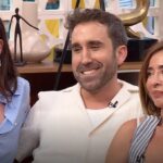 Inés Hernand, Aitor Albizua y María Patiño en 'La familia de la tele'.