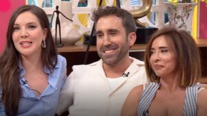 Inés Hernand, Aitor Albizua y María Patiño en 'La familia de la tele'.