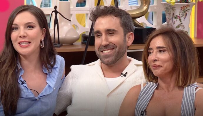 Inés Hernand, Aitor Albizua y María Patiño en 'La familia de la tele'.