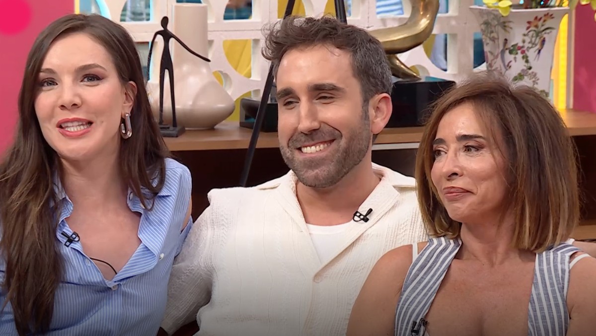 Inés Hernand, Aitor Albizua y María Patiño en 'La familia de la tele'.