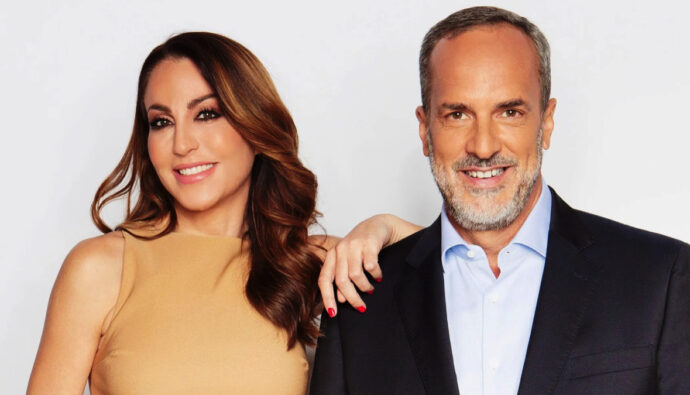 Beatriz Archidona y Santi Acosta, presentadores de 'De Viernes'