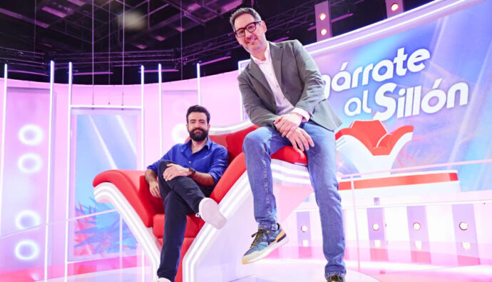 Telecinco cumple su objetivo: 'Agárrate al Sillón' triunfa en su debut antes del salto a la tarde por el arrastre del fútbol