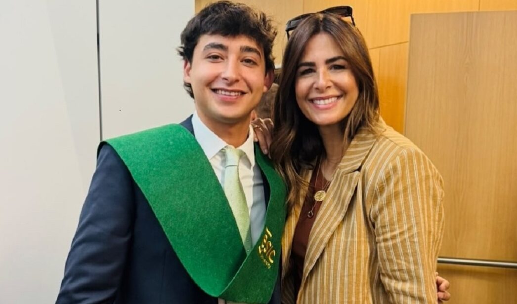 Nuria Roca y su hijo Juan.