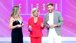 Terelu Campos junto a César Muñoz y Álex Blanquer en 'Fiesta'.