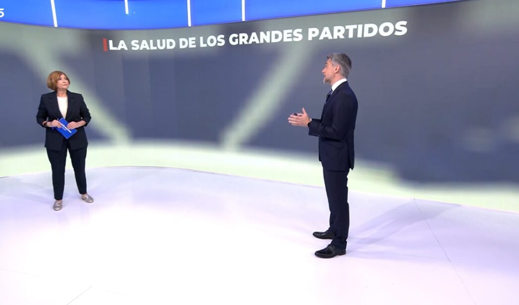 Rosa Lerchundi y Carlos Franganillo en 'Informativos Telecinco'.