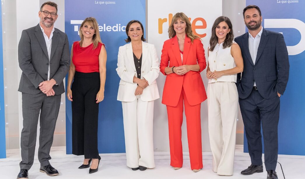 Equipo de presentadores del 'Telediario'.