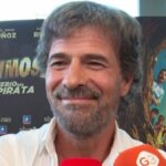 Rodolfo Sancho atiende a los medios de comunicación.