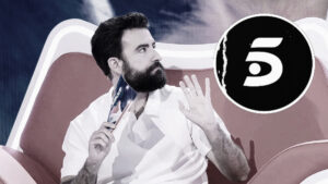 Rafa Castaño en 'Agárrate al sillón' y el logotipo de Telecinco