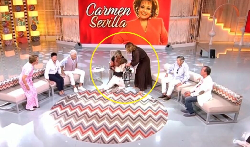 Una trabajadora de 'Fiesta' se cae en directo.
