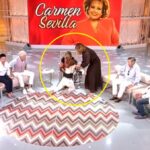 Una trabajadora de 'Fiesta' se cae en directo.