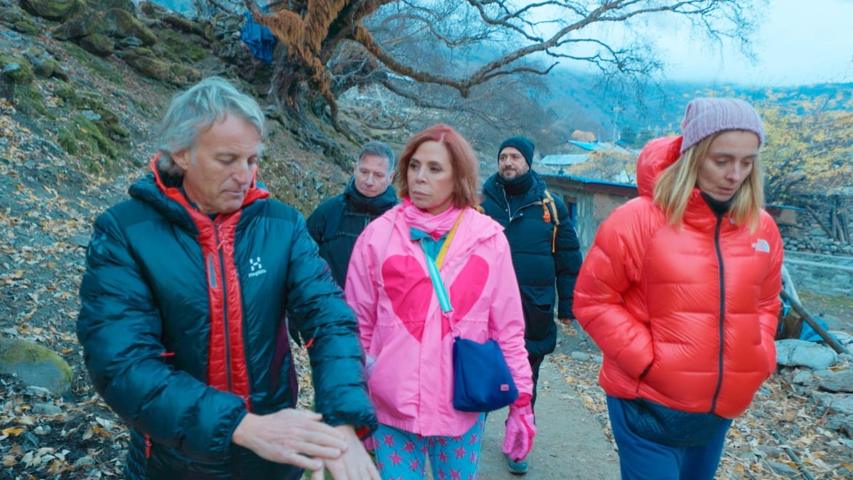 Jesús Calleja junto a Ágatha Ruiz de la Prada y Sandra Barneda en 'Universo Calleja'.