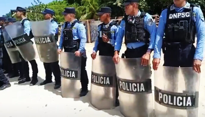Desastre en 'Supervivientes All Stars': Cancela los saltos desde el helicóptero con la isla tomada por la Policía