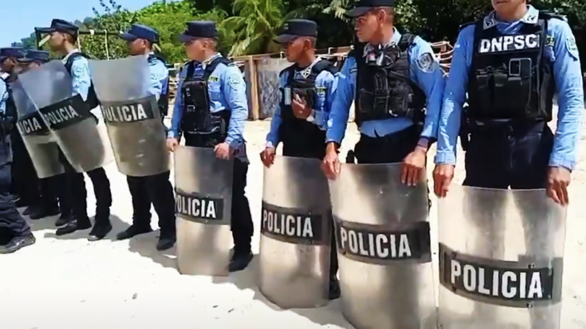 Desastre en 'Supervivientes All Stars': Cancela los saltos desde el helicóptero con la isla tomada por la Policía