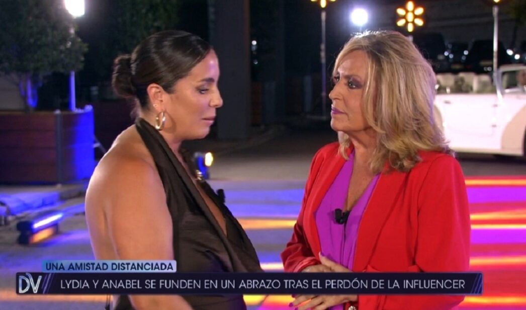 Anabel Pantoja y Lydia Lozano se reencuentran en 'De viernes'.