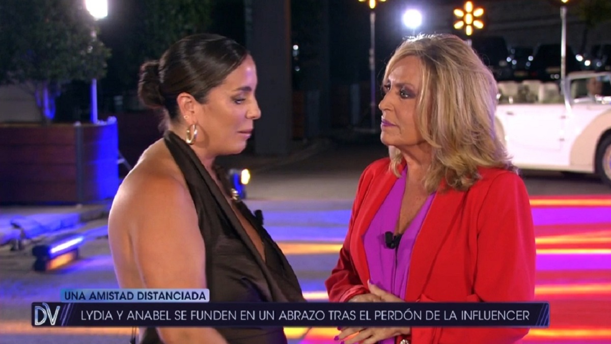 Anabel Pantoja y Lydia Lozano se reencuentran en 'De viernes'.