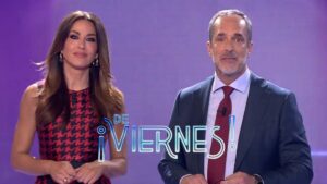 Beatriz Archidona y Santi Acosta, presentadores de 'De Viernes'.