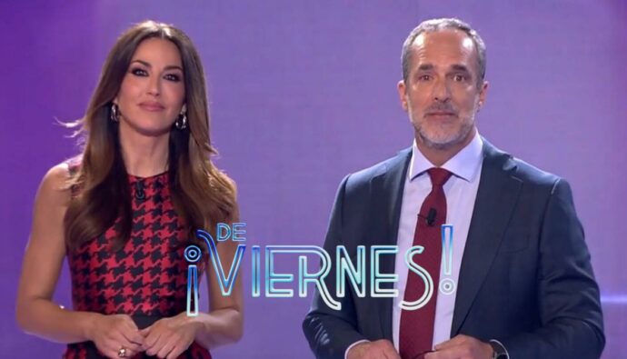 Beatriz Archidona y Santi Acosta, presentadores de 'De Viernes'.