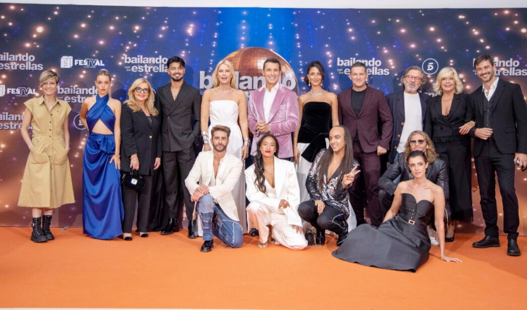 Concursantes, jurado y presentadores de 'Bailando con las estrellas'.